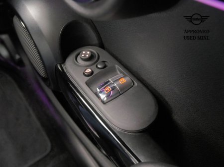 2024 MINI Hatch 3-Door Cooper Classic €29,900 thumbnail