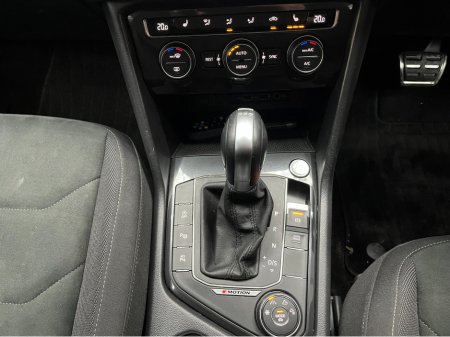 2020 Volkswagen Tiguan €28950! 2020 VOLKSWAGEN TIGUAN TDI 4MOTION HIGH LINE 2.0 AUTOMATIC / CRUISE CONTROL / 360° PARKING CAMERA / HEATED SEATS €28,950 thumbnail