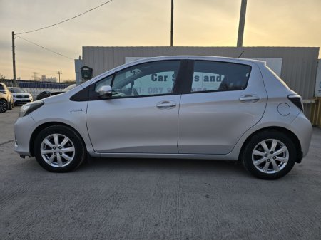 2013 Toyota Yaris - thumbnail 6