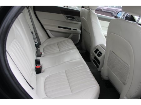 2017 Jaguar XF - thumbnail 6