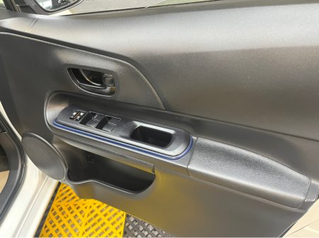 2016 Toyota Aqua - thumbnail 13