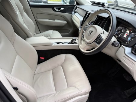 2021 Volvo XC60 2.0D MOMENTUM 5DR AUTO €38,950 thumbnail