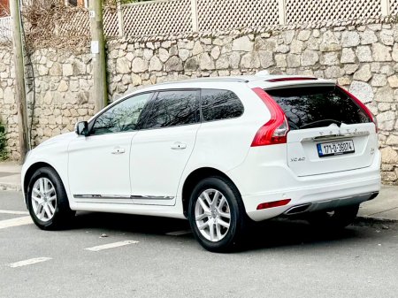 2017 Volvo XC60 - thumbnail 8