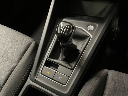 2025 Volkswagen Golf - view 4