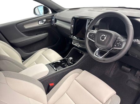 2026 Volvo EX40 - thumbnail 6