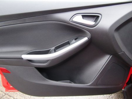 2016 Ford Focus 1.0 Zetec Ecoboost 100PS 5DR €9,950 thumbnail