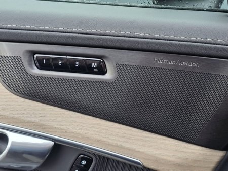 2025 Volvo XC90 T8 Plus Dark AWD €79,895 thumbnail