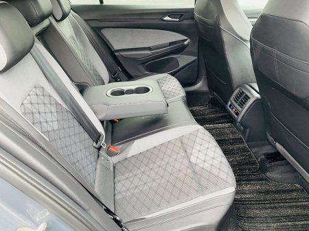 2023 Volkswagen Golf - thumbnail 25