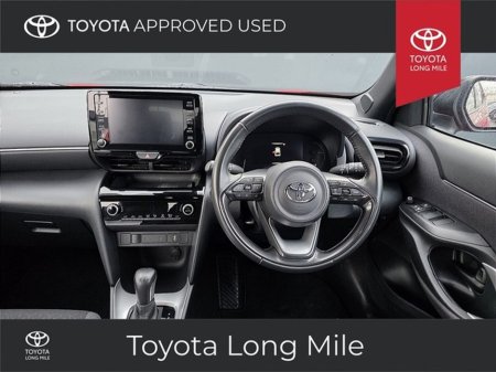 2023 Toyota Yaris Cross 1.5 Hybrid Luna Sport 5dr €25,949 thumbnail