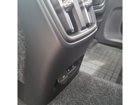 2023 Volvo XC40  €34,950 thumbnail