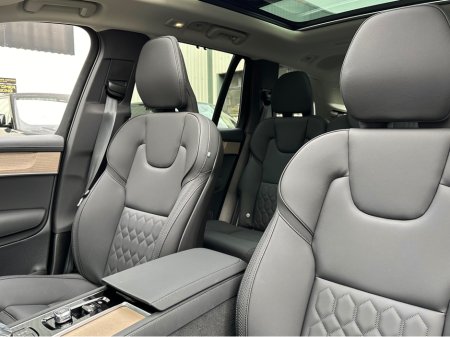 2025 Volvo XC90 MULBERRY RED / PLUS DARK T8 PHEV AWD AUTO PLUS €78,950 thumbnail