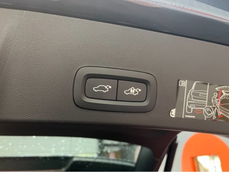 2020 Volvo XC40 - thumbnail 8