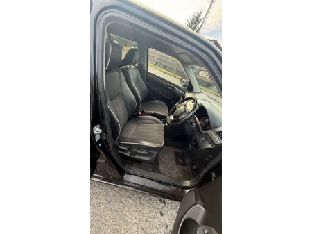 2014 Suzuki Swift - thumbnail 10