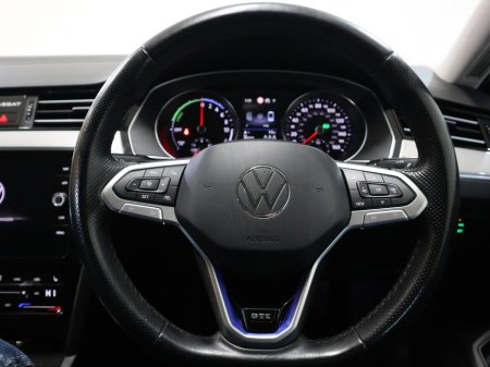 2021 Volkswagen Passat *103* 1.4 TSI GTE 218PS 4DR AUTO €23,900 thumbnail