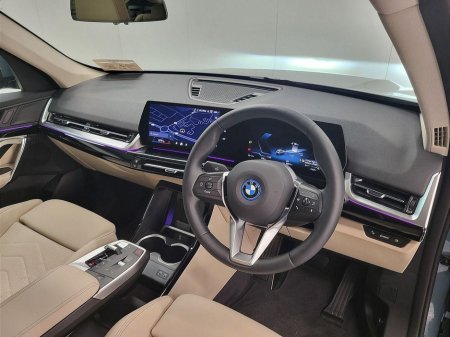 2025 BMW iX1 - thumbnail 6