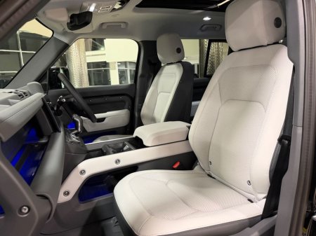 2025 Land Rover Defender X-DYNAMIC SE=HUGE SPEC//LIGHT INTERIOR//AS NEW=2 YEAR WARRANTY=TAILORED FINANCE PACKAGES AVAILABLE=TRADE IN'S WELCOME €104,995 thumbnail