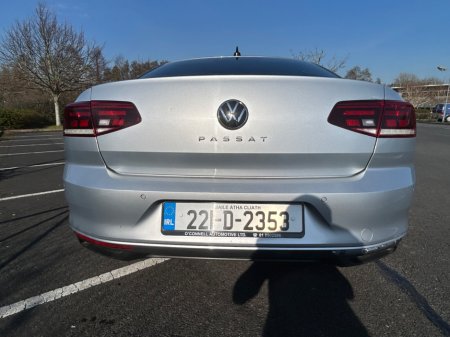 2022 Volkswagen Passat - view 4