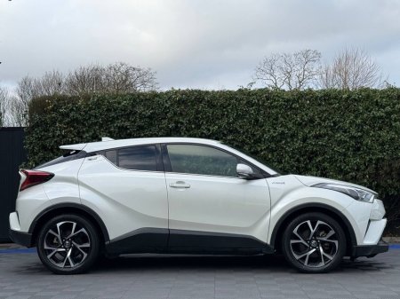 2019 Toyota C-HR 1.8 HYBRID // DIAMOND CUT ALLOYS // HALF LEATHER HEATED SEATS // DUAL ZONE CLIMATE CONTROL €19,900 thumbnail