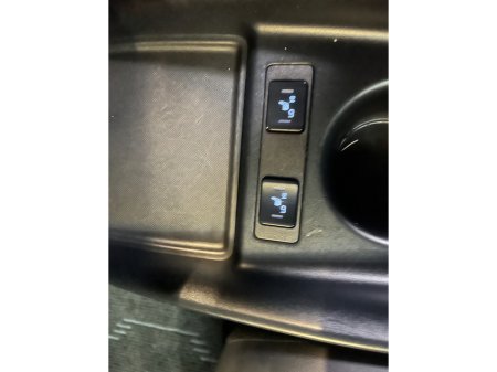 2020 Toyota Prius - thumbnail 19