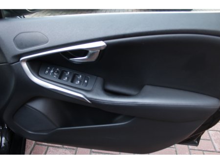 2016 Volvo V40 2.0D4 DYNAMIQUE EDITION 5DR HATCHBACK AUTOMATIC // 1 OWNER CAR WITH ONLY 56,000 KMS IN AS NEW CONDITION // BUY WITH CONFIDENCE AA AND SIMI APPROVED DEALER 2026 // FINANCE ARRANGED // TRADE INS WELCOME €15,950 thumbnail