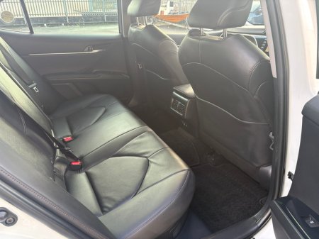 2017 Toyota Camry G Leather Hybrid €20,950 thumbnail