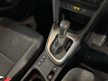 2023 Toyota Yaris Cross LUNA SPORT HYBRID AUTO €29,950 thumbnail