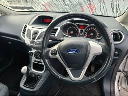 2012 Ford Fiesta - thumbnail 10