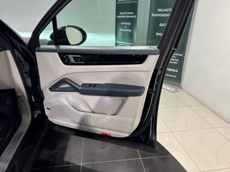 2022 Porsche Cayenne - thumbnail 25