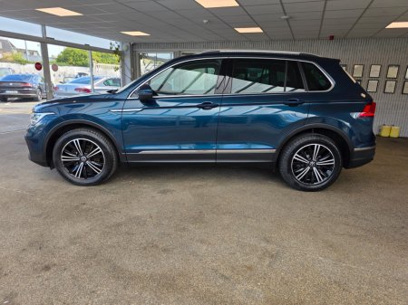 2023 Volkswagen Tiguan LIFE 2.0 TDI MANUAL 6SPEED FWD 122BHP 5 €34,950