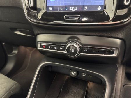 2023 Volvo XC40 - thumbnail 17