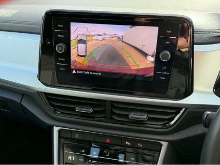 2024 Volkswagen T-Roc LIF PLUS2.0TDI MANUAL 6SPEED FWD 116HP €30,950 thumbnail