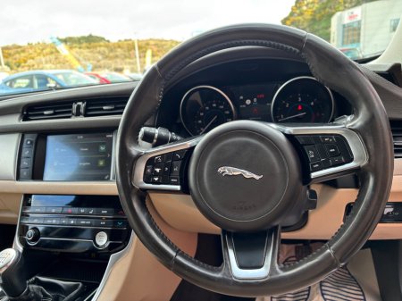 2017 Jaguar XF - thumbnail 6