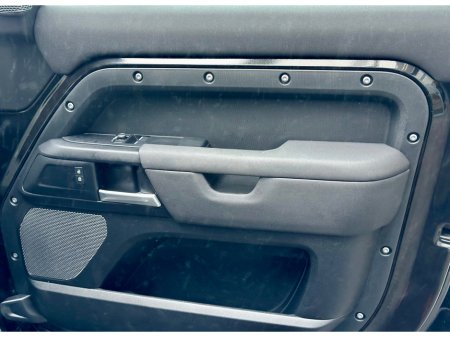 2022 Land Rover Defender ++LOW KM++ 3 SEATS / PLUS VAT €53,000 thumbnail