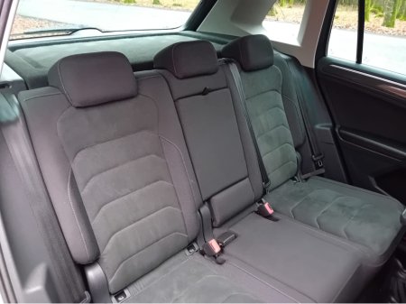 2020 Volkswagen Tiguan R-LINE 2.0 TDI  6 SPEED  150HP  SUV @ REDDY2DRIVE LTD €28,500 thumbnail