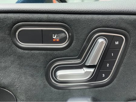 2020 Mercedes-Benz A Class 2020 MERCEDES-BENZ A200D AMG LINE 2.0 AUTOMATIC / CRUISE CONTROL / REVERSE CAMERA / ELECTRIC MEMORY & HEATED SEATS / PADDLE SHIFTERS thumbnail