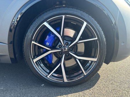 2025 Volkswagen Touareg 3.0 TSI PHEV 462HP R €115,975 thumbnail