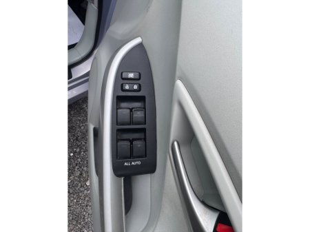 2013 Toyota Prius - thumbnail 10