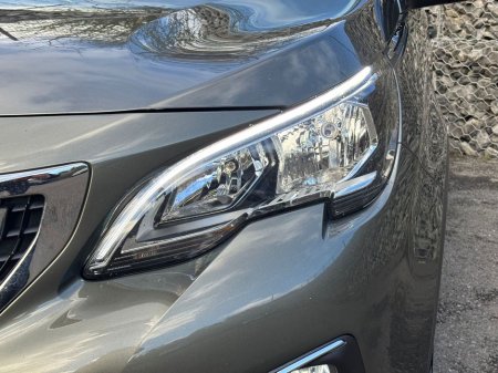 2019 Peugeot 3008 - thumbnail 8