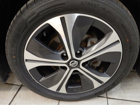 2018 Nissan Leaf - thumbnail 6