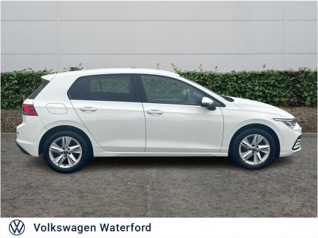 2023 Volkswagen Golf 2.0 TDI 115HP Life €24,975 thumbnail