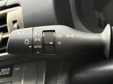 2015 Lexus IS 300 h - thumbnail 19