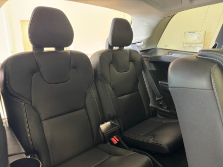 2022 Volvo XC90 PHEV T8 (390hp) Inscription AWD €57,950 thumbnail