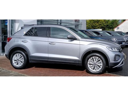 2023 Volkswagen T-Roc - photo 2