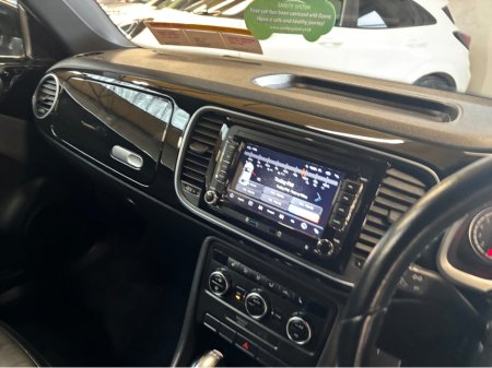 2013 Volkswagen Beetle - thumbnail 3