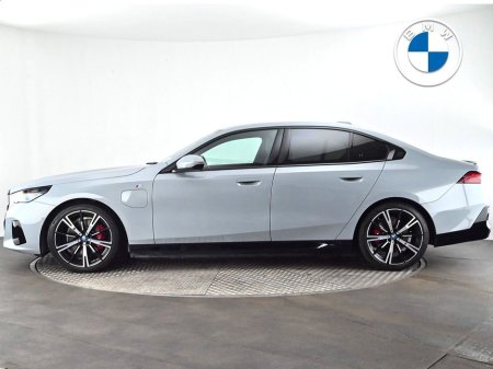 2024 BMW 5 Series - thumbnail 3