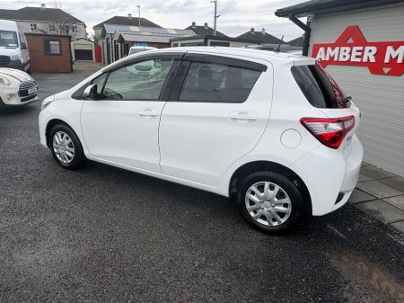 2017 Toyota Yaris - thumbnail 6