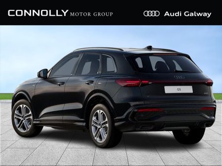 2026 Audi Q5 S-LINE E-HYBRID QUATTRO A/T €75,950 thumbnail