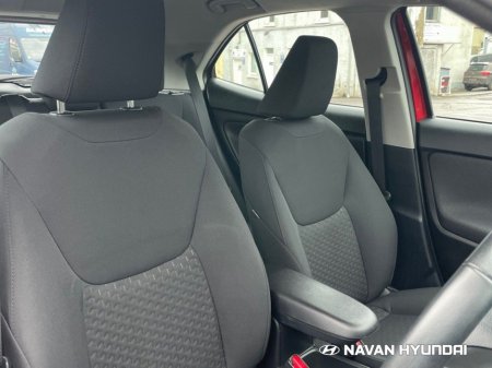 2024 Toyota Yaris Cross 1.5 Hybrid Luna thumbnail