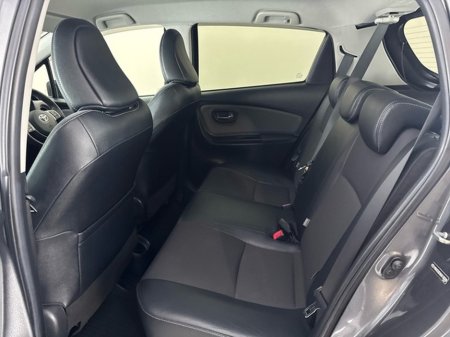 2015 Toyota Yaris - thumbnail 7