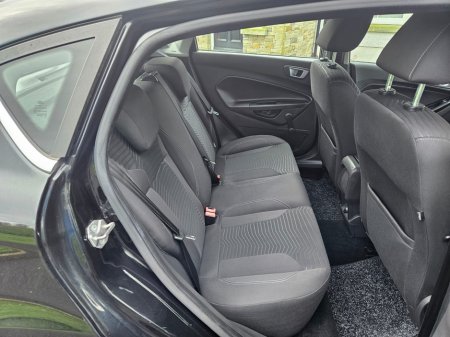 2015 Ford Fiesta - thumbnail 10